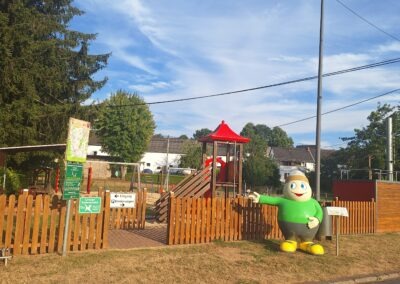 Spielplatz in Bolsdorf mit Fitnessgeräten